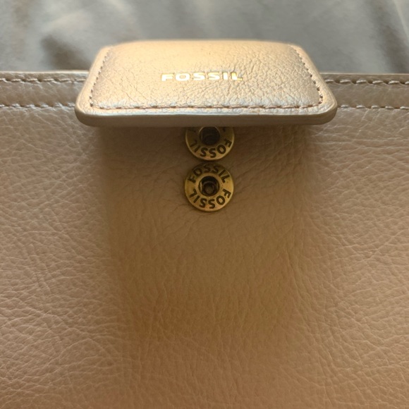 NEW! RFID Blocking Fossil Snap Closure Wallet - Picture 5 of 6
